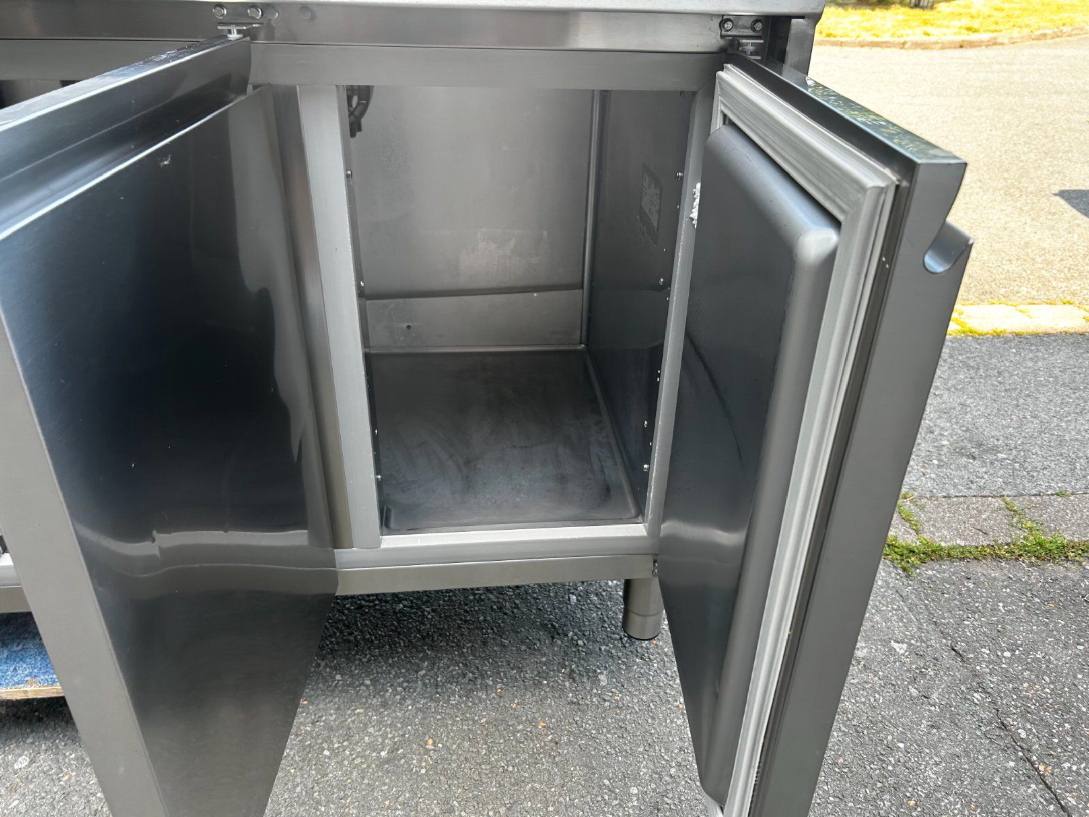 Alpeninox Premium Kühltisch 215x70cm/GN 1/1