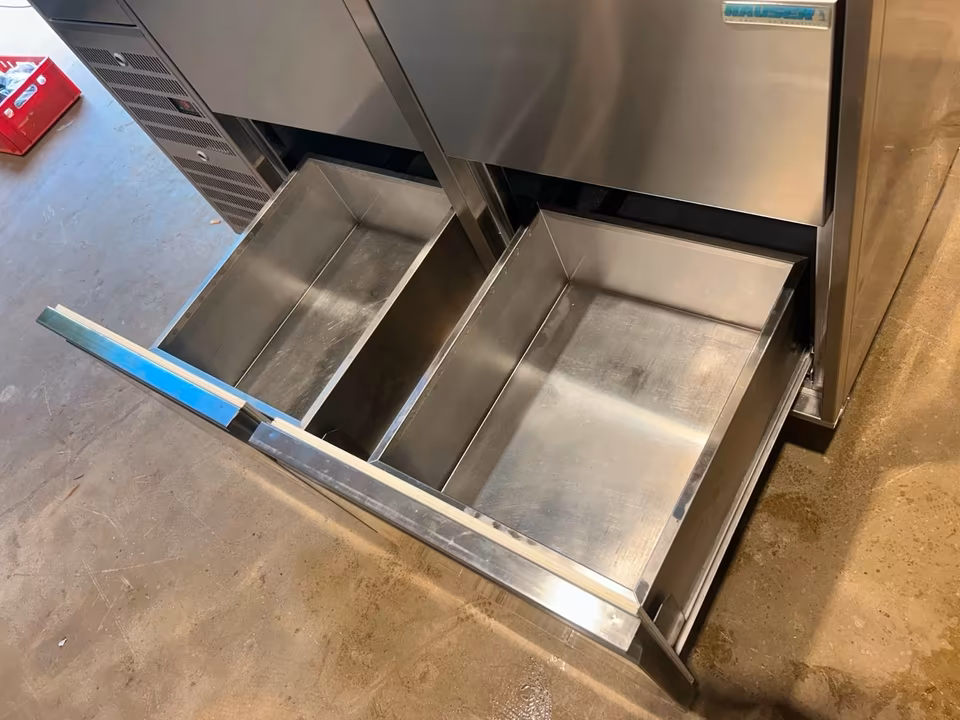 Kühltheke/ Kühltisch/ Unterbau/ 151x68/ Getränketheke/ Theke