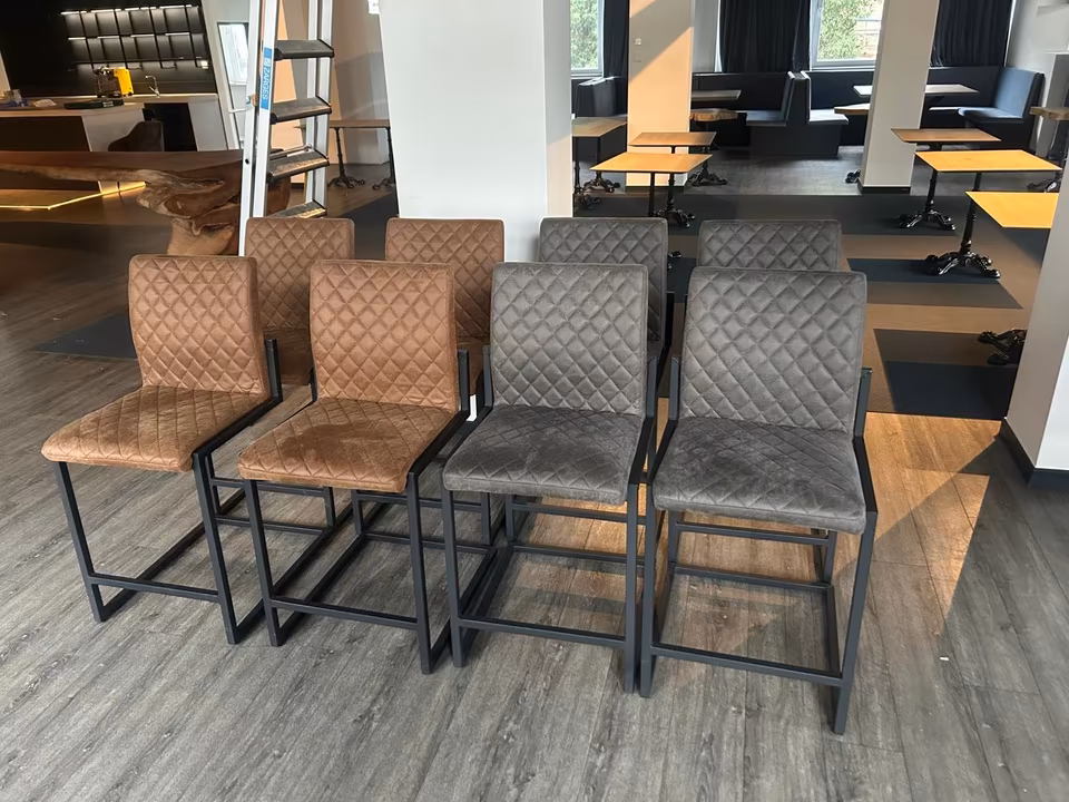 4 Hocker/ Stühle/ Hochstühle/ Design/ Industrie-Stil
