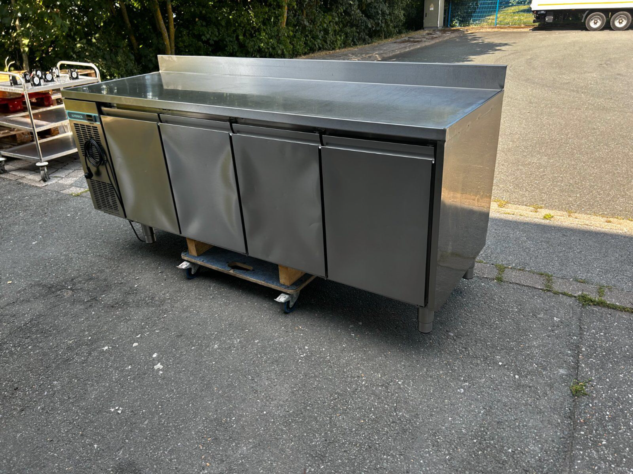 Alpeninox Premium Kühltisch 215x70cm/GN 1/1