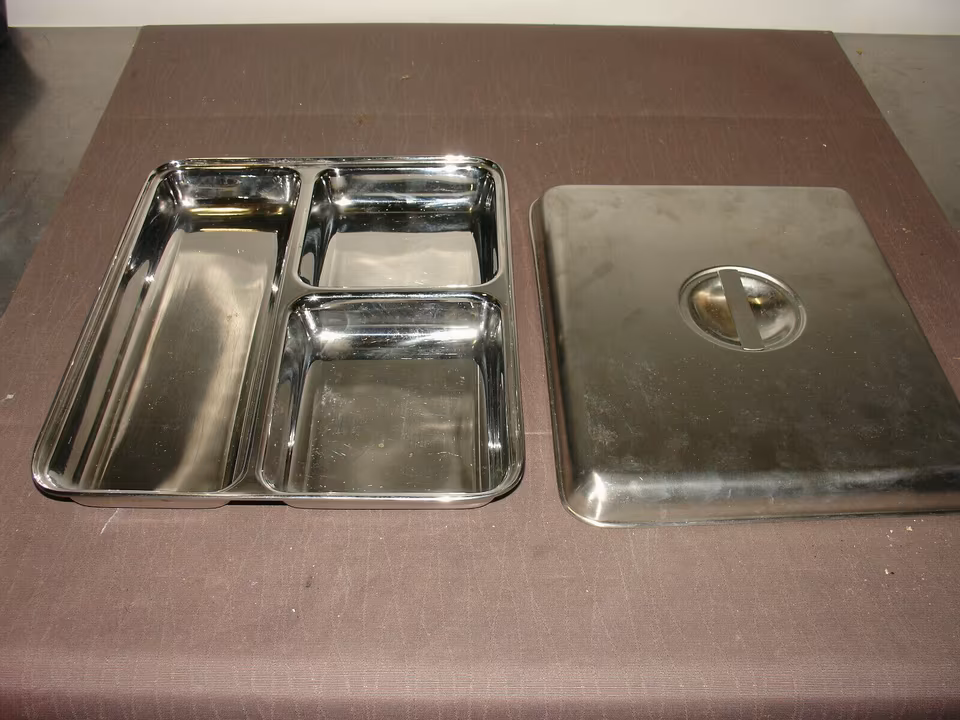 10 x GN-Abteilschalen mit Deckel, Unterteilung,Portioniertablett