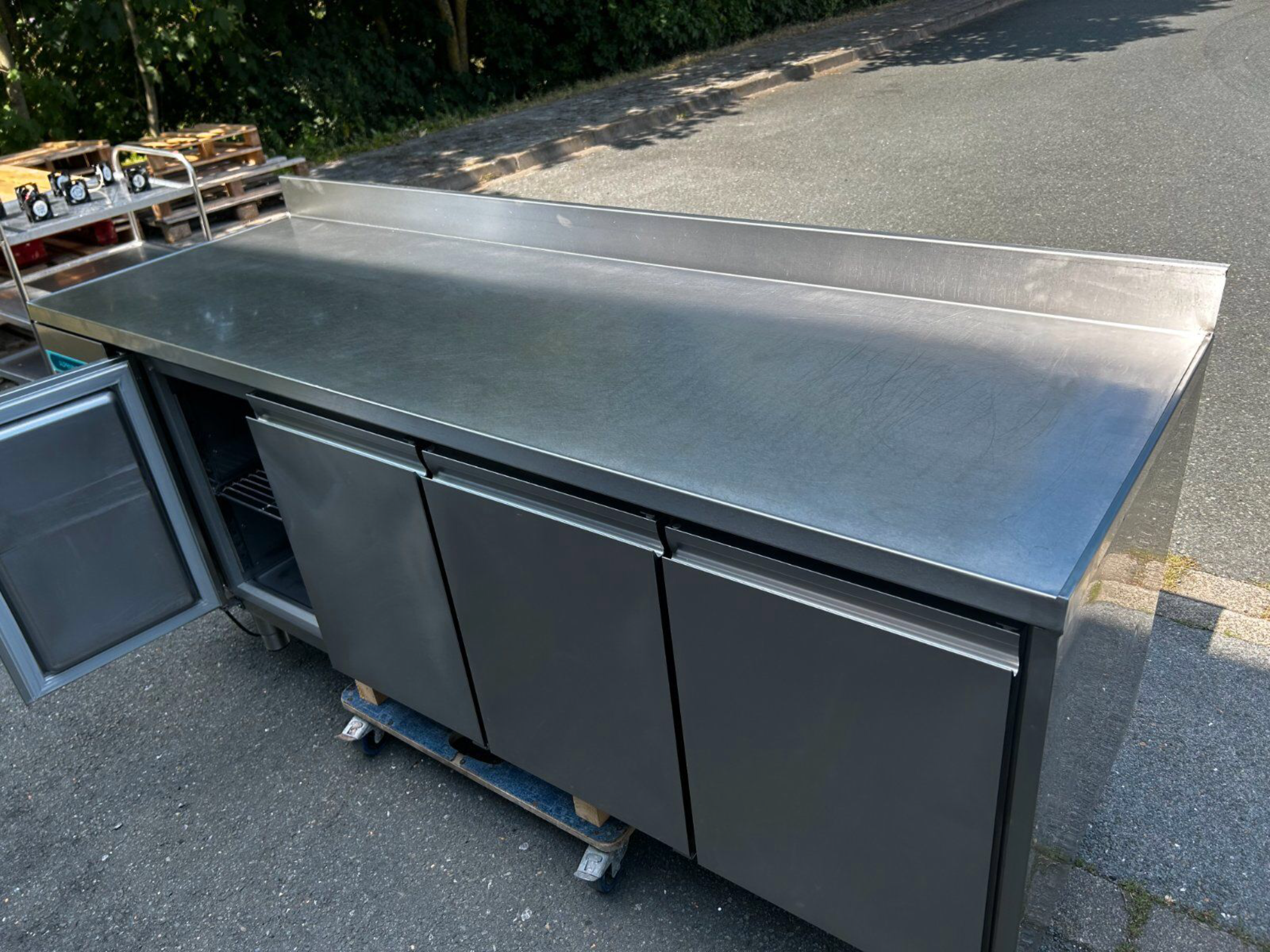 Alpeninox Premium Kühltisch 215x70cm/GN 1/1
