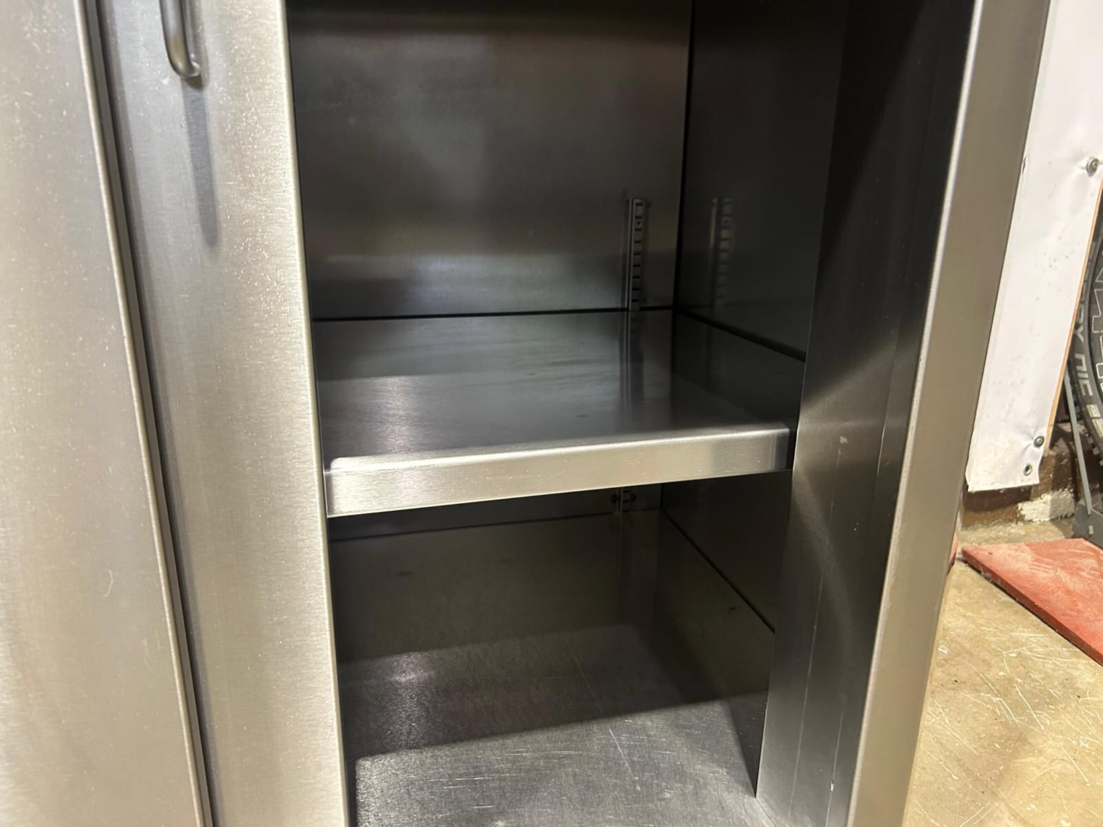 Arbeitsschrank/Edelstahlschrank/ Arbeitstisch