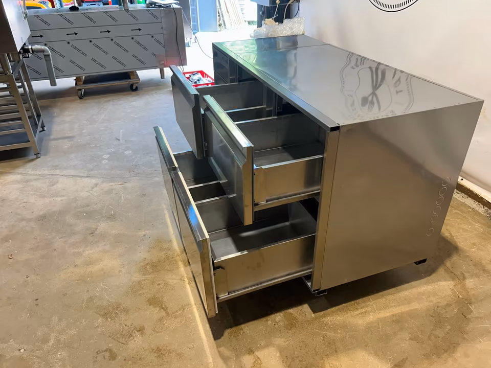 Kühltheke/ Kühltisch/ Unterbau/ 151x68/ Getränketheke/ Theke