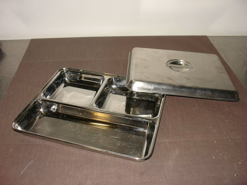 10 x GN-Abteilschalen mit Deckel, Unterteilung,Portioniertablett