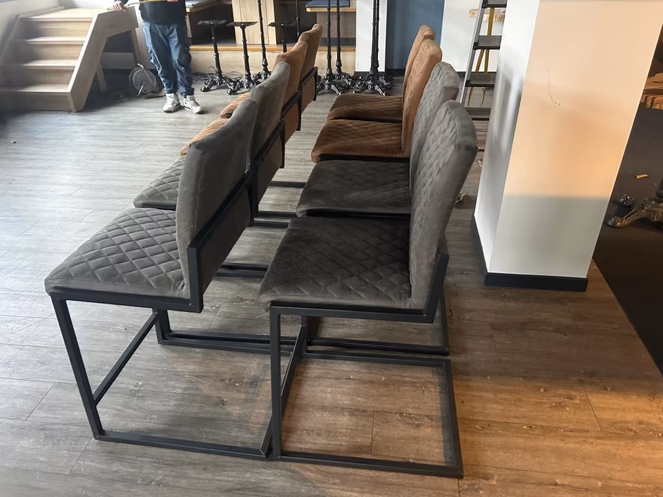 4 Hocker/ Stühle/ Hochstühle/ Design/ Industrie-Stil